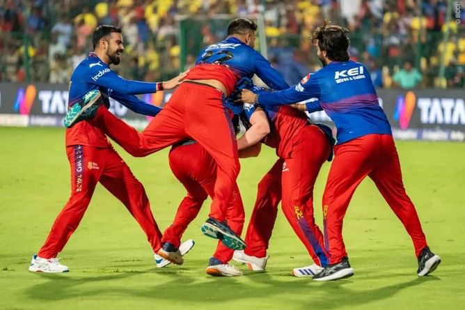 Royal Challengers Bengaluru's ₹11 crore signing sends ball out of M Chinnaswamy Stadium for 6 at RCB Unbox 2025 [Watch]
