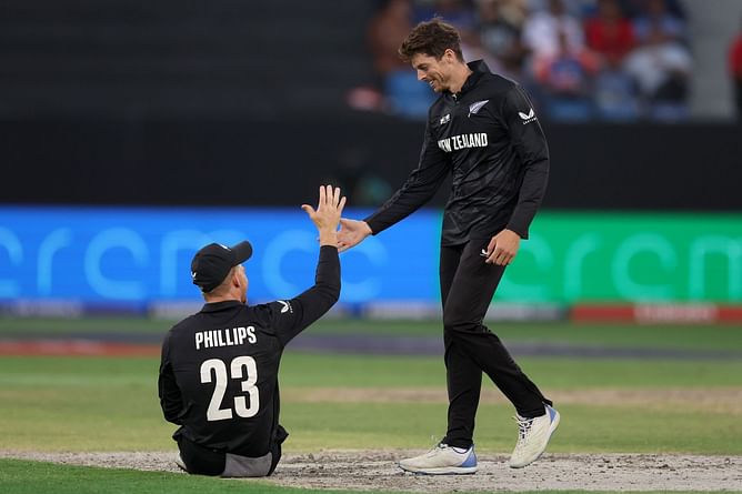 Glenn Phillips pulls off another one-handed stunner to end Shubman Gill's resistance in IND vs NZ 2025 Champions Trophy final [Watch]