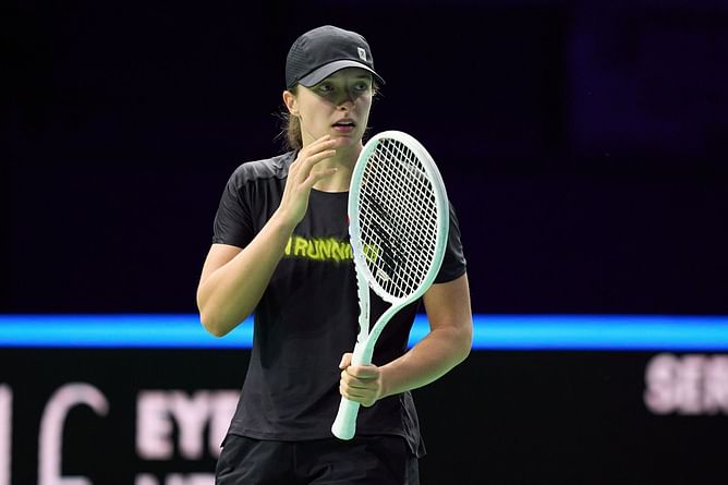 WATCH: Iga Swiatek swarmed with bizarre autograph requests at Indian Wells