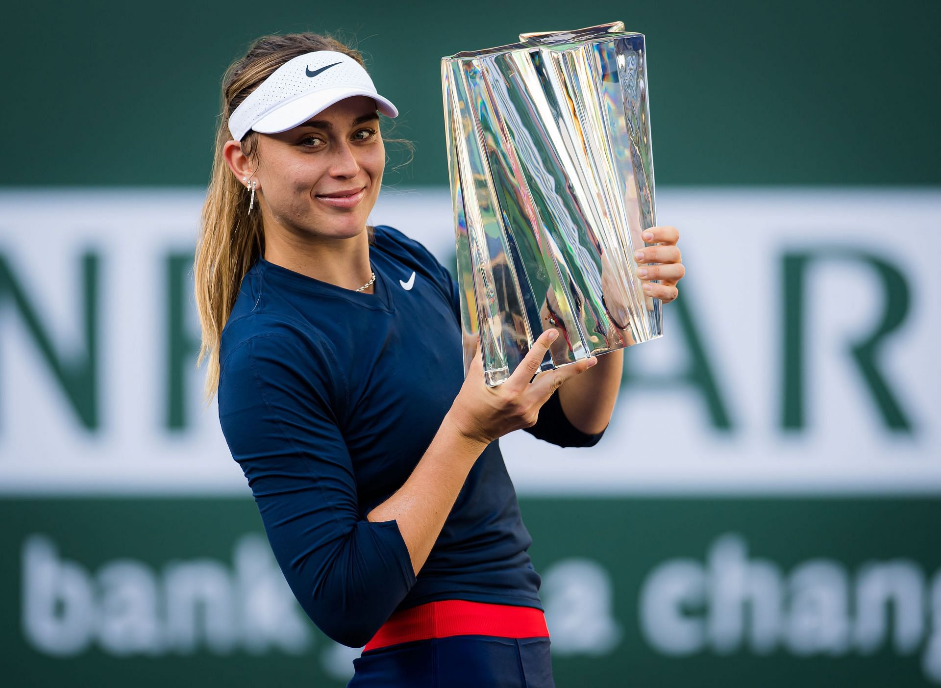 Paula Badosa of Spain poses with the champion&#039;s trophy after defeating Victoria Azarenka of Belarus in the singles final of the BNP Paribas Open at the Indian Wells Tennis Garden on October 17, 2021 - Source: Getty