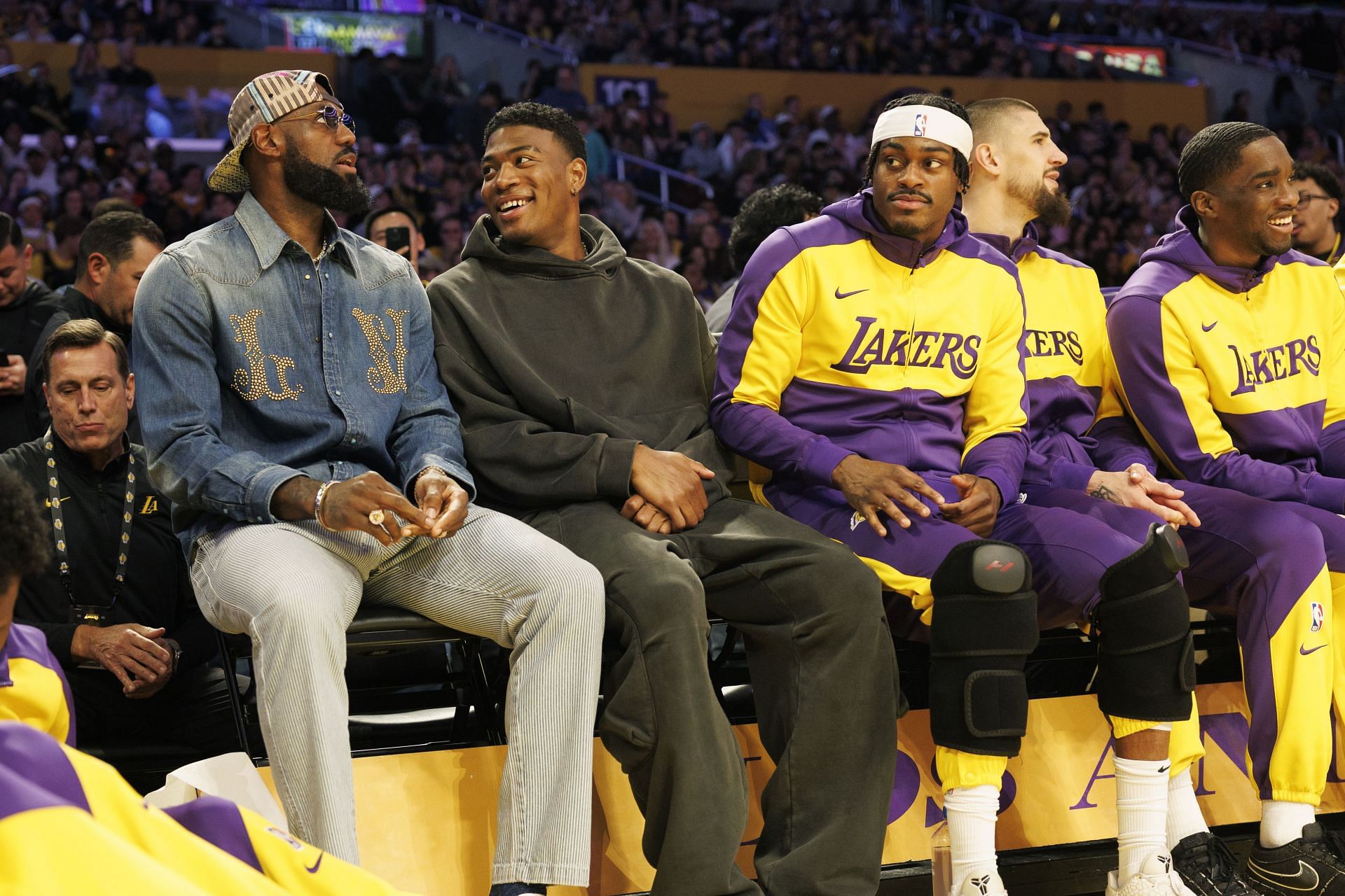 Lakers vs Suns in Los Angeles, CA - Source: Getty