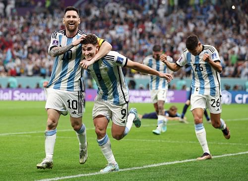 Messi and Alvarez (L to R) - Source: Getty