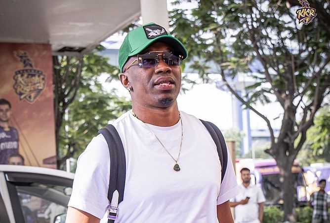 "Kohli champion, Dhoni champion" - KKR mentor Dwayne Bravo sings rap song and poses for selfies with fans ahead of IPL 2025 [Watch]