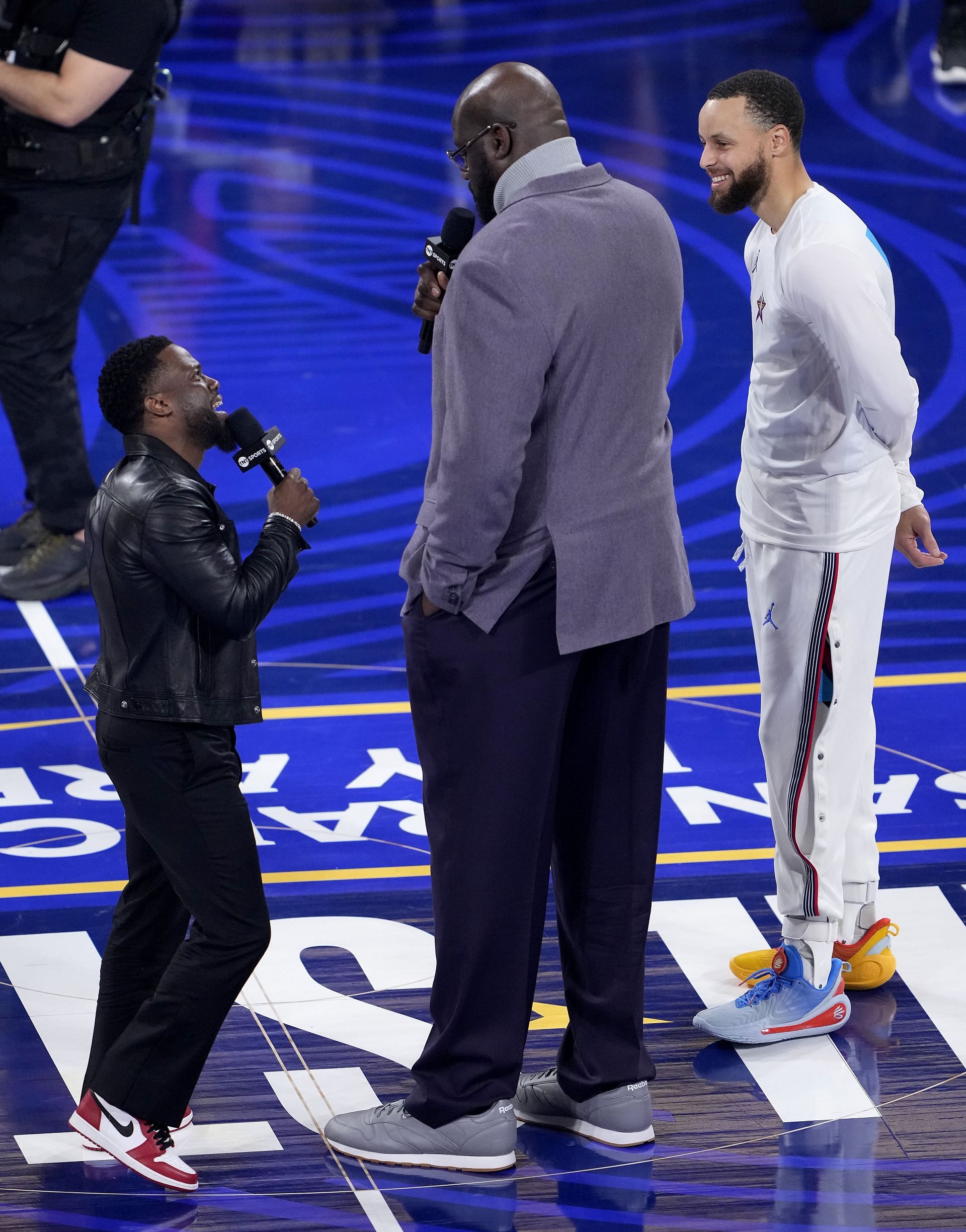 Kevin Hart talks with General Manager Shaquille O&#039;Neal of Shaq&#039;s OGs and Stephen Curry #30 of the Golden State Warriors and Shaq&#039;s OGs during the 74th NBA All-Star Game - Source: Getty