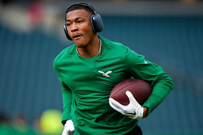 "He doesn't know ball" "Too many helmet to helmets": Fans react as Devonta Smith snubs alma mater to pick surprise March Madness winner