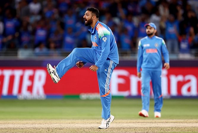 "This was the ground where he played the 2021 T20 World Cup" - Aakash Chopra lauds Varun Chakaravarthy's spell in IND vs NZ Champions Trophy clash
