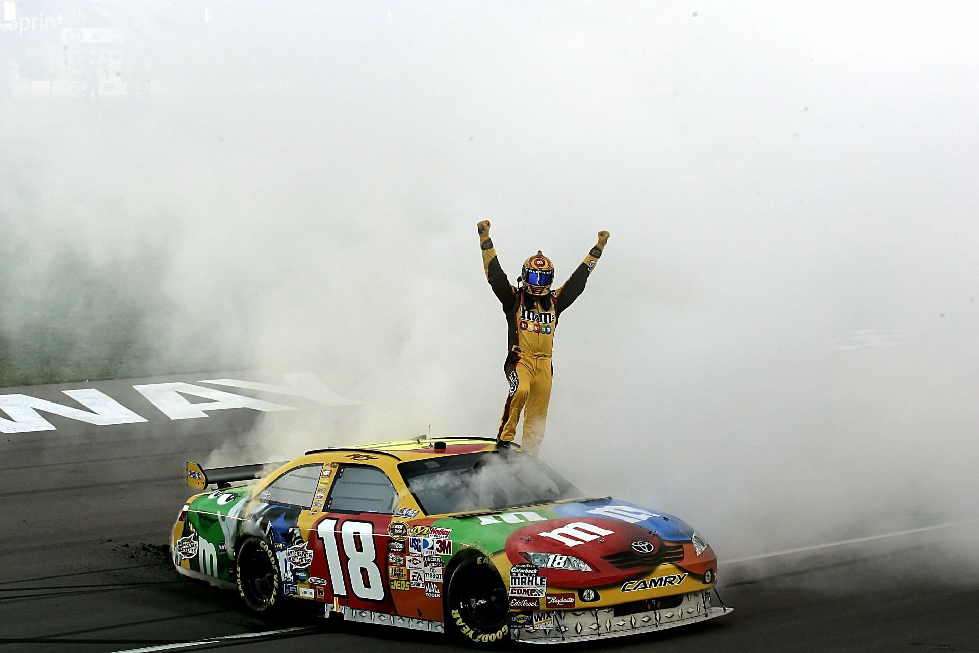 Kyle Busch celebrates his win at Las Vegas, 2009 (Getty Images)