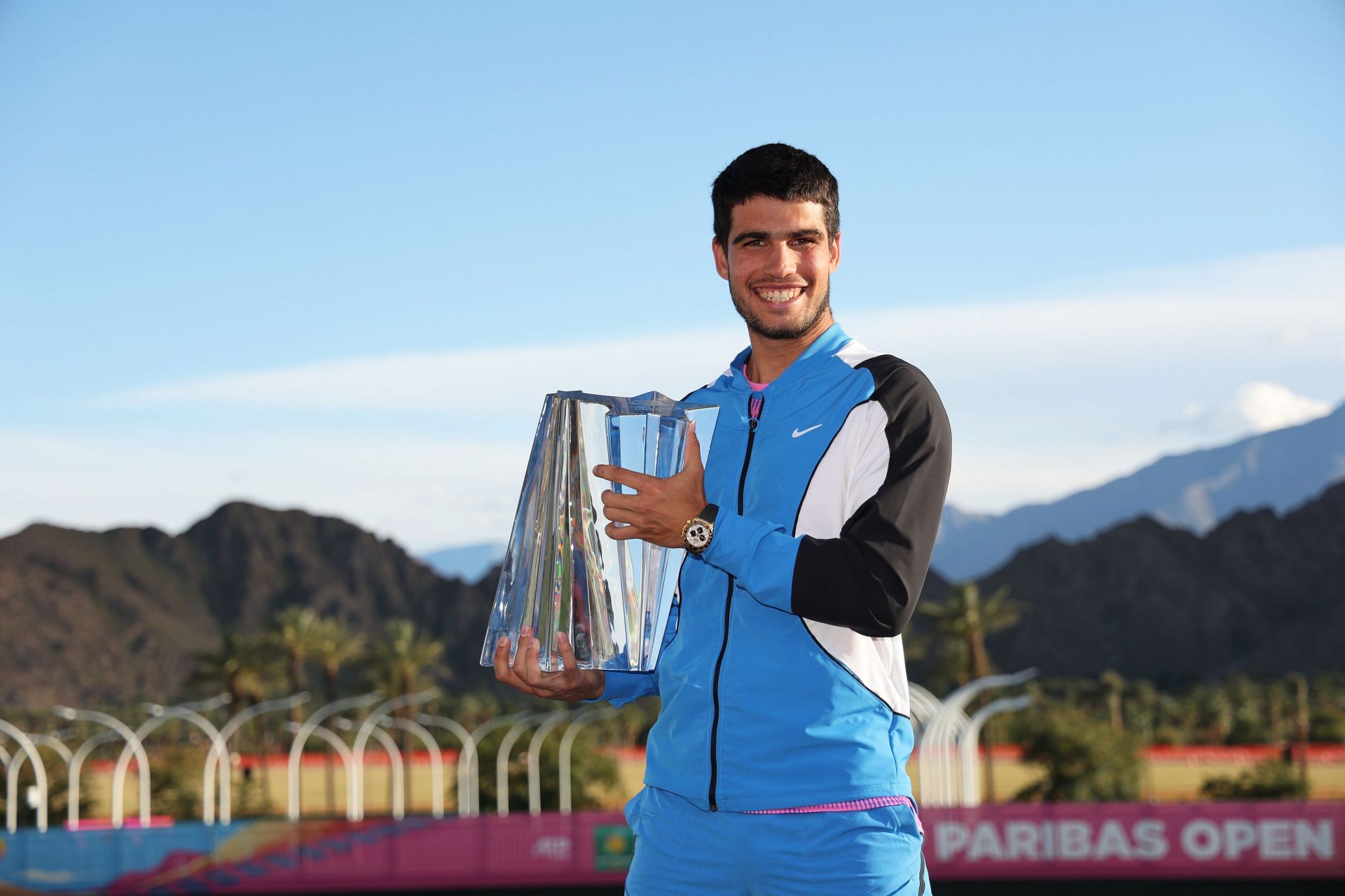 Carlos Alcaraz poses for the cameras with the 2024 BNP Paribas Open trophy at Indian Wells (Source: Getty)