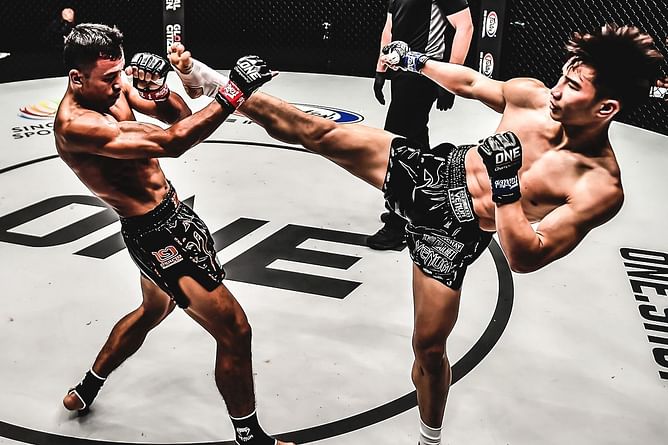 FREE FULL FIGHT: Thai legend Sitthichai Sitsongpeenong shows his pedigree in Singapore barnburner against Tawanchai