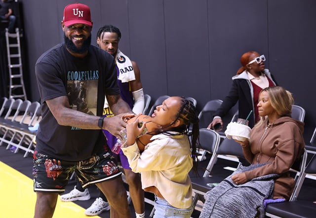 LeBron James, Savannah James and Zhuri share wholesome moment with ...