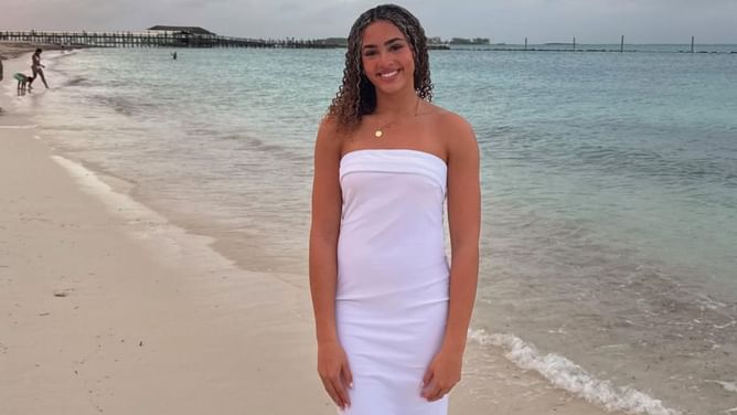 Texas Longhorns signee Aaliyah Crump shares 2-word reaction to 2×FIBA gold medalist Hailee Swain's IG post in a black outfit