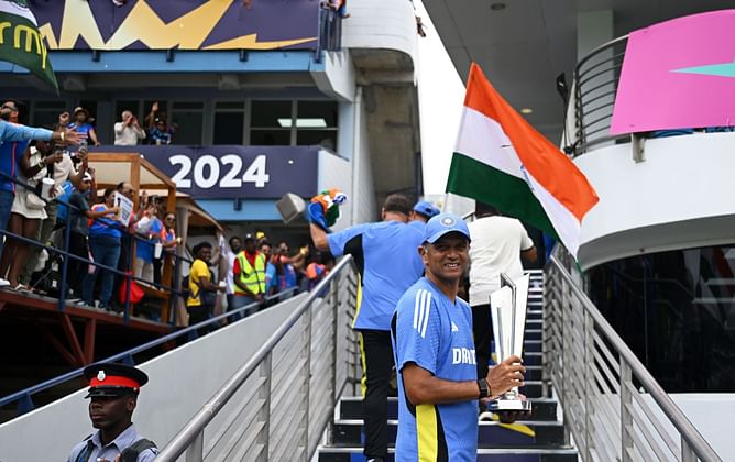 Rahul Dravid retires hurt after batting with son Anvay in a 3rd division match in Bengaluru
