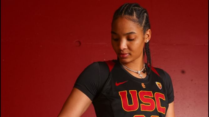 Fans react as JuJu Watkins' teammate Dominique Darius enters transfer portal: "Girl go get a job", "You'll be missed queen"