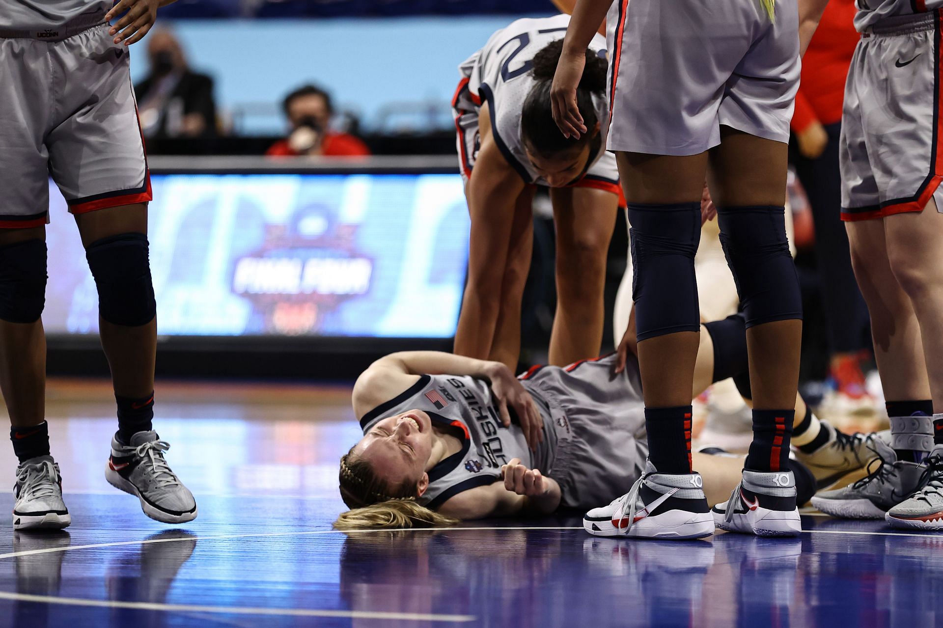 Paige Bueckers suffers injury in Final Four semifinal game Arizona vs. Connecticut in 2021 - Source: Getty