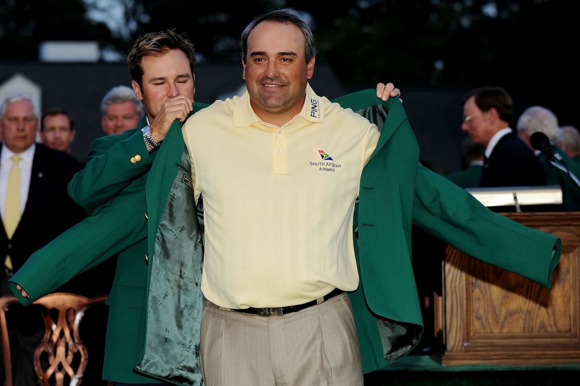 Angel Cabrera wears a green jacket after winning the Masters in 2009 (Image Source: Getty)