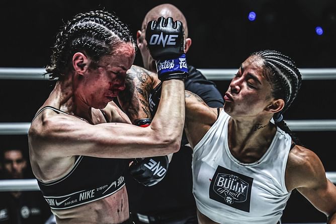 WATCH: Atomweight Muay Thai queen Allycia Hellen Rodrigues defends her throne in brutal finish of Marie McManamon in Bangkok