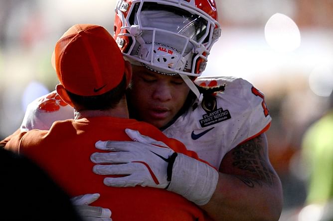 Watch: Dabo Swinney celebrates in style after Clemson lands four-star IOL in the Class of 2026