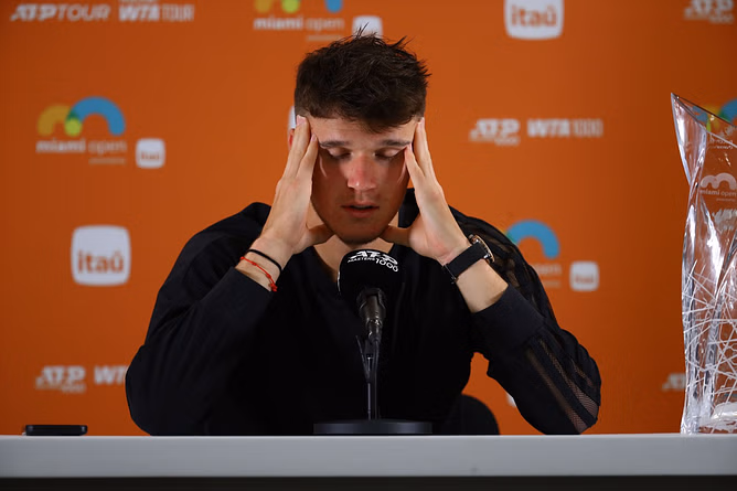 "I couldn't walk, couldn't run" - Jakub Mensik reveals exactly what happened before Miami Open run and victory against Novak Djokovic