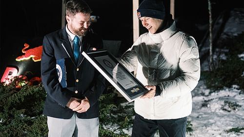 MrSavage receiving the Guinness World Record plaque (Image via Red Bull Gaming)