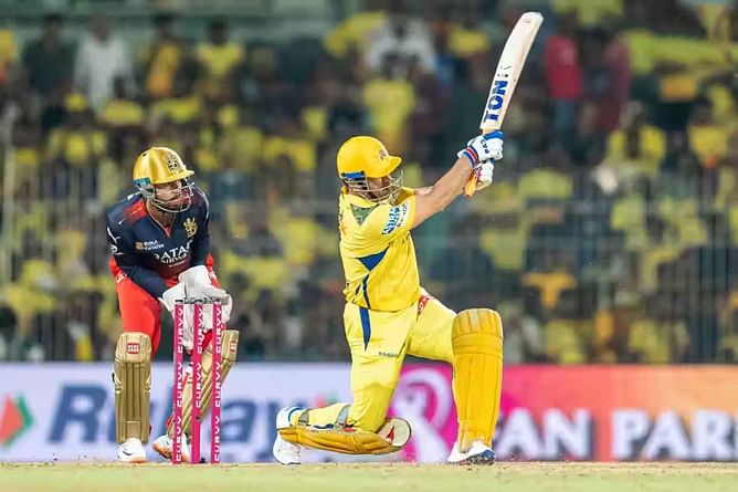 "Only about making crowd happy" - Former India batter brutally trolls CSK over MS Dhoni's batting position in IPL 2025 match against RCB