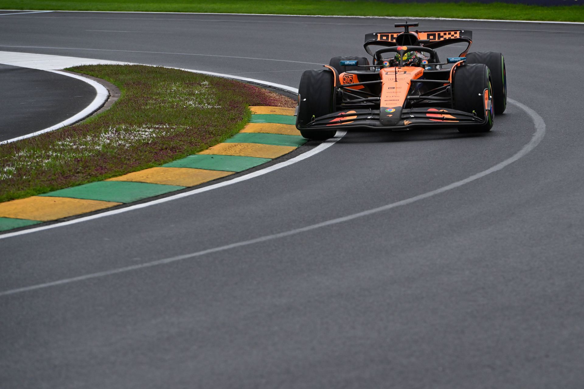 Oscar Piastri of Australia driving the (81) McLaren MCL39 - Source: Getty