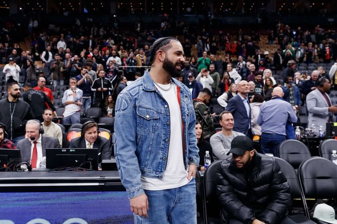 DJ Akademiks claims UMG is now supporting Drake to promote his song "Nokia" to topple Kendrick Lamar off the top spot on Billboard