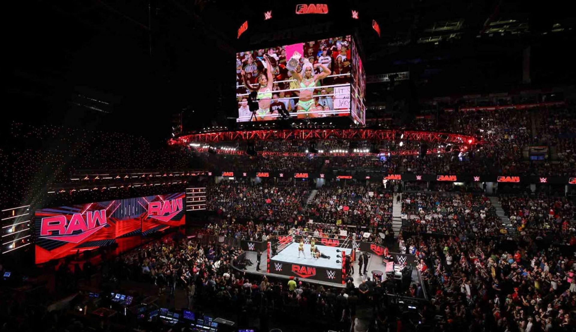 कियाना जेम्स एक्शन से बाहर हैं (Photo: WWE.com)