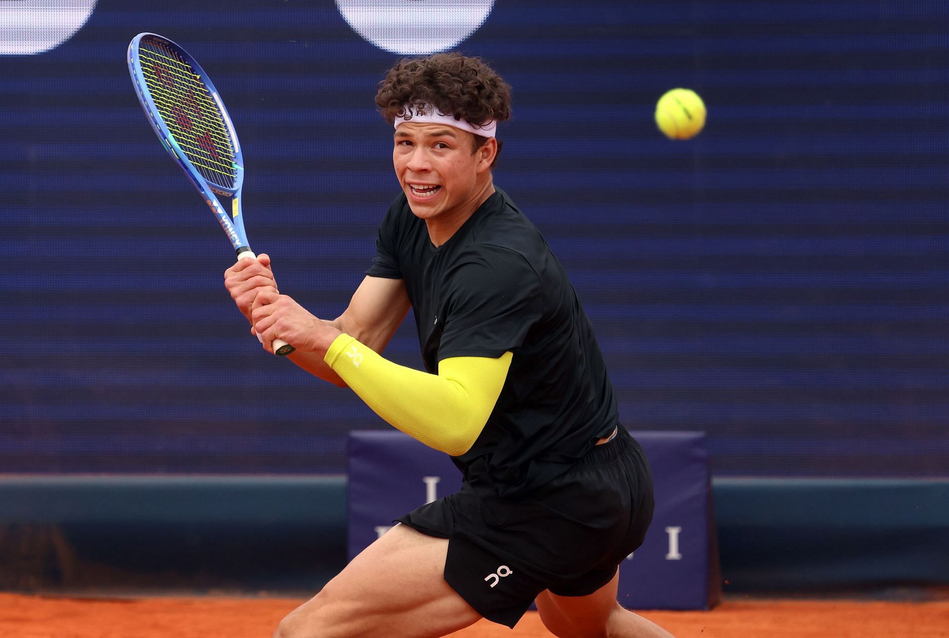 Ben Shelton returns a ball at BMW Open 2025 | Image Source: Getty
