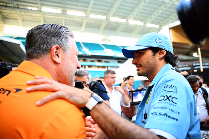McLaren boss discusses the possibility of signing Carlos Sainz for the team