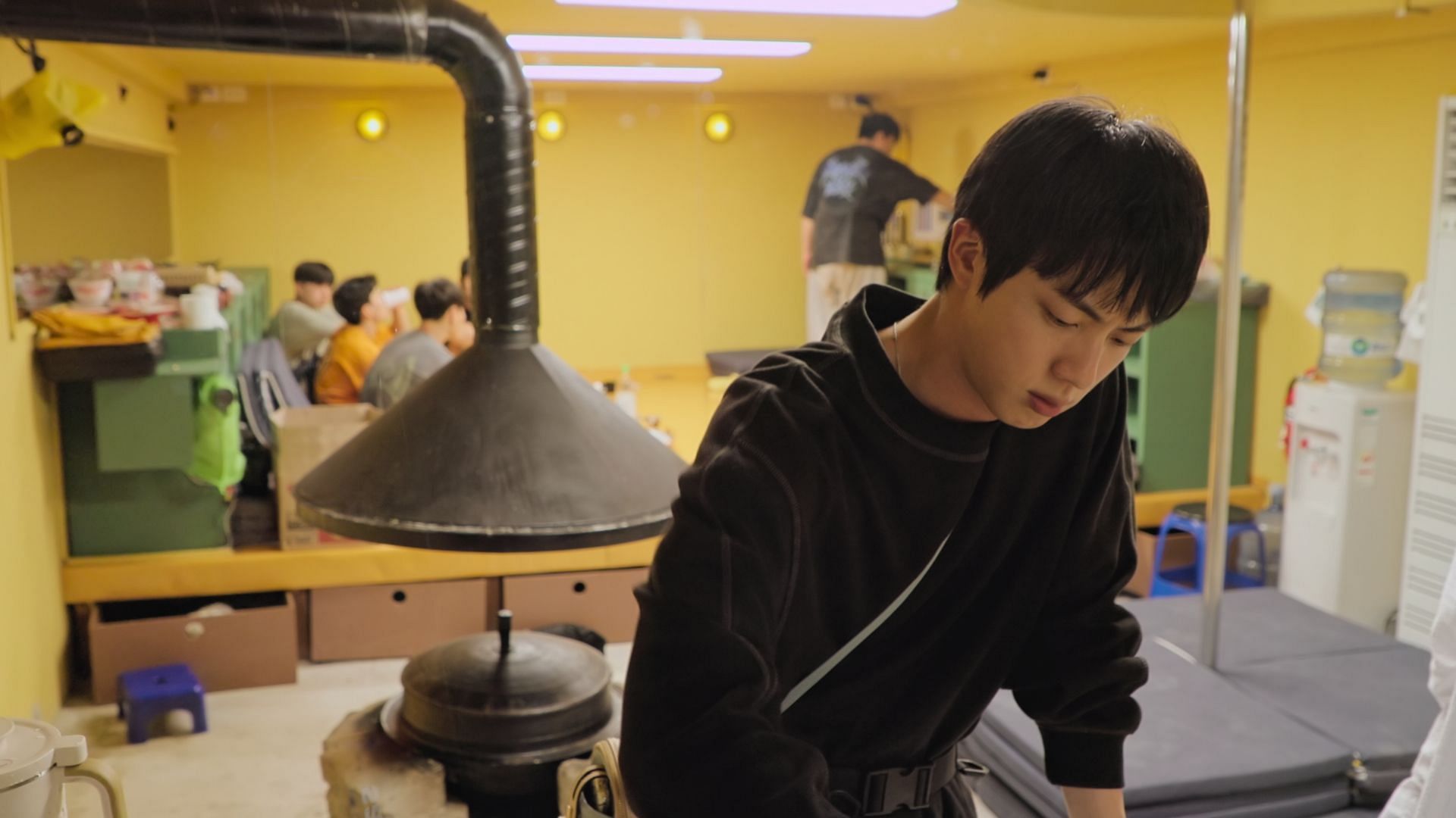 Kian&rsquo;s Bizarre B&amp;B is streaming on Netflix. (Image via X/@NetflixKR)