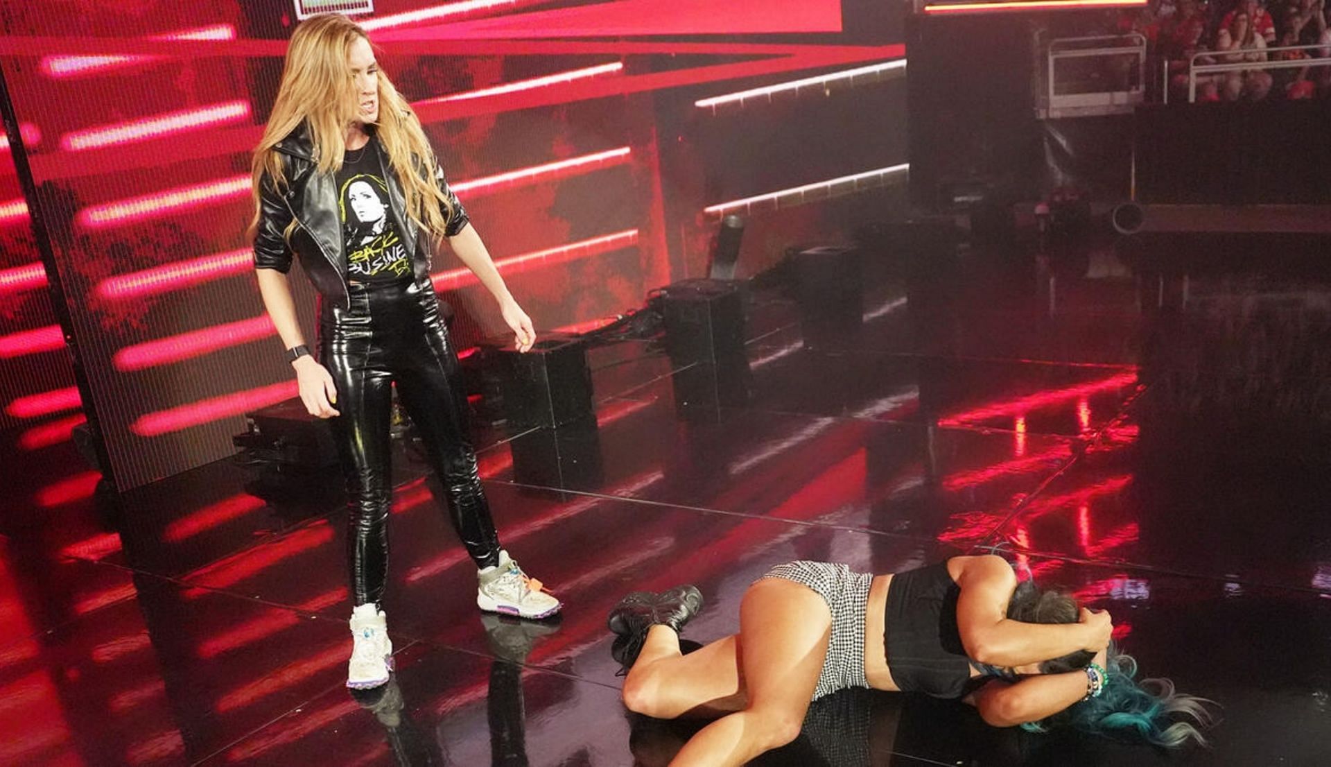 बैकी लिंच, लायरा वैल्किरिया पर हमला करने के बाद (Photo: WWE.com)
