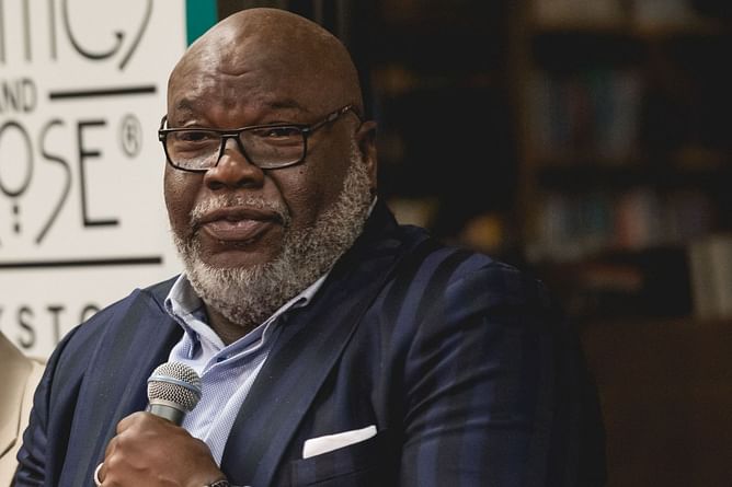 Who is replacing Pastor T.D. Jakes? Senior bishop steps down months after major health emergency