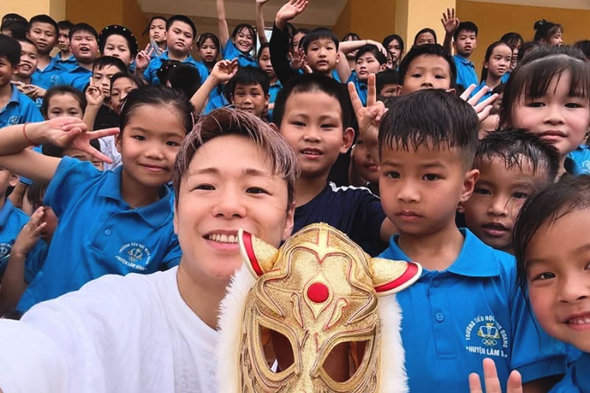 Takeru with the students at his newly built school in Vietnam. [Photo from Takeru