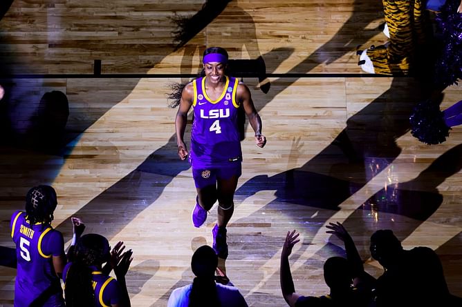"You making me nervous! Please don't transfer": Fans get anxious as Flau'Jae Johnson teases major LSU decision in heartfelt IG post
