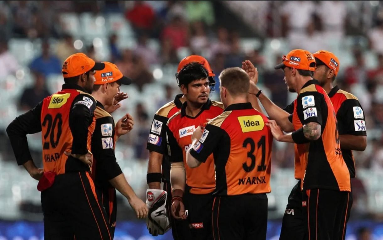 Karn Sharma celebrating with SRH teammates [Getty Images]