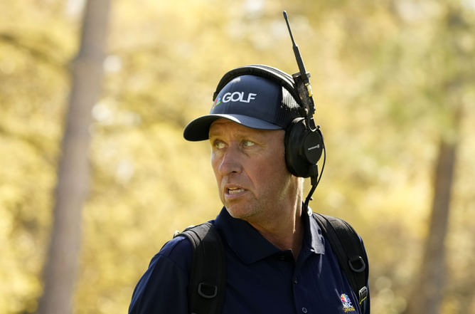 "Talking Sh*t" - Phil Mickelson's ex-caddie slammed by 28-Yo pro golfer for comments during the Houston Open