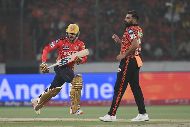 Batter pulls out at last moment as Mohammad Shami knocks out middle stump in SRH vs PBKS IPL 2025 match [Watch]