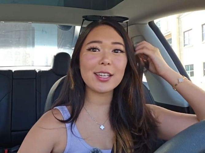 "She needs her license taken away permanently": Fans react as ExtraEmily seemingly breaks traffic rules on livestream