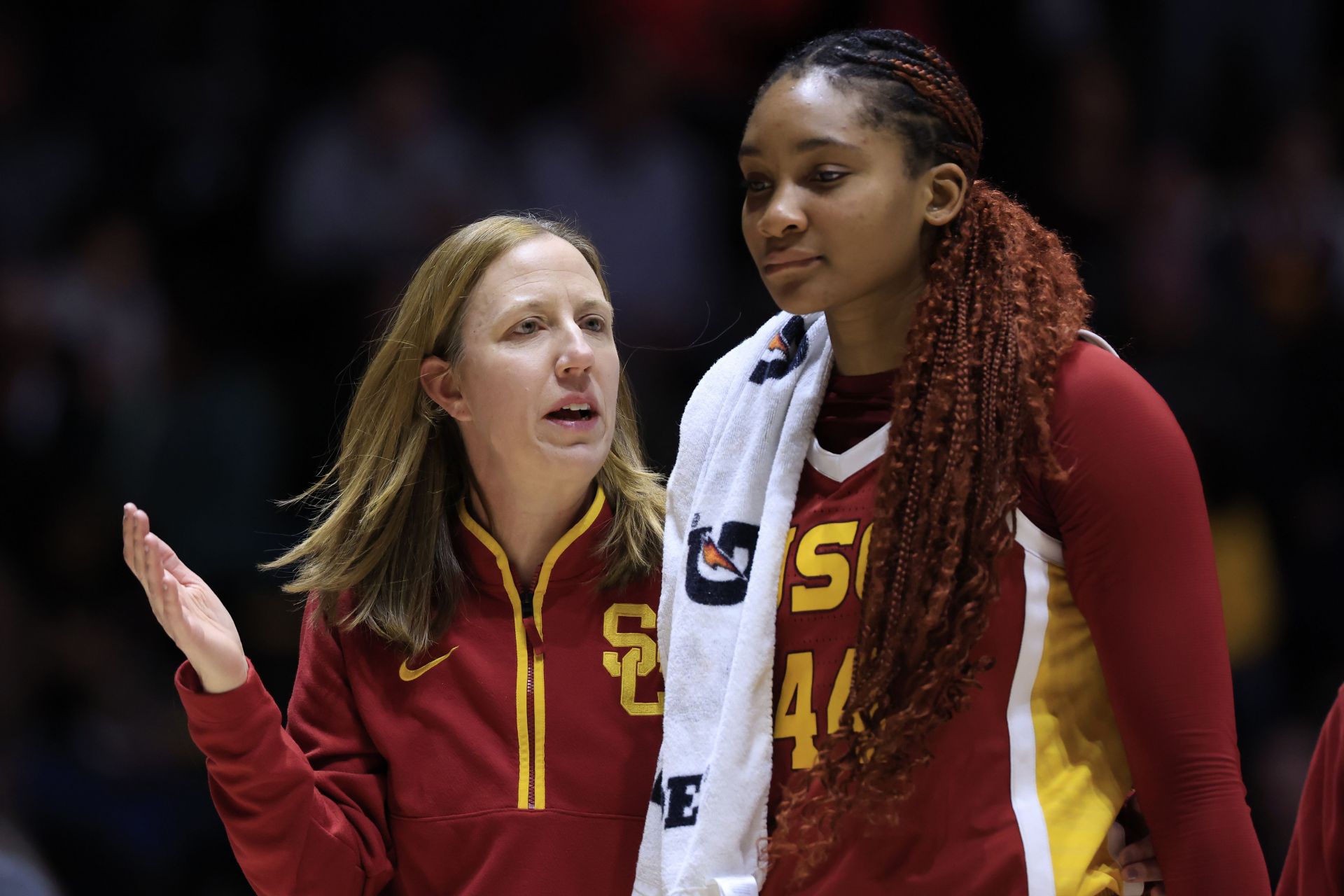 Lindsay Gottlieb drops 3-word reaction for former USC stars before WNBA practice feat. Kiki Iriafen