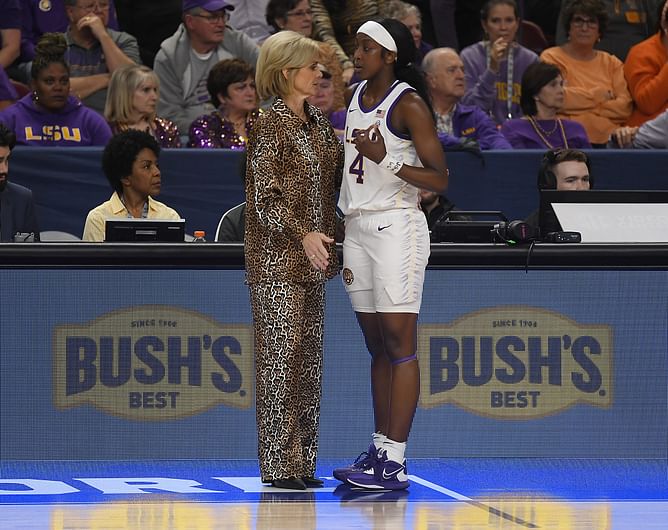 "Dang, she's good at both": Kim Mulkey lauds Flau'jae Johnson's dual stardom in hoops and hip-hop
