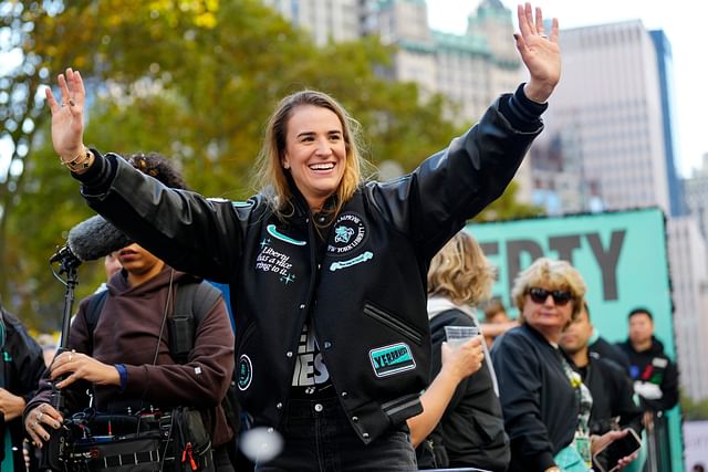 Sabrina Ionescu of the New York Liberty acknowledges the fans in Manhattan. Photo Credit: Imagn