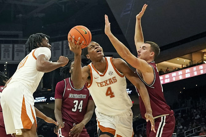 "So its treason": Fans call out former Texas forward Jamie Vinson following transfer portal move to in-state rivals Texas A&M