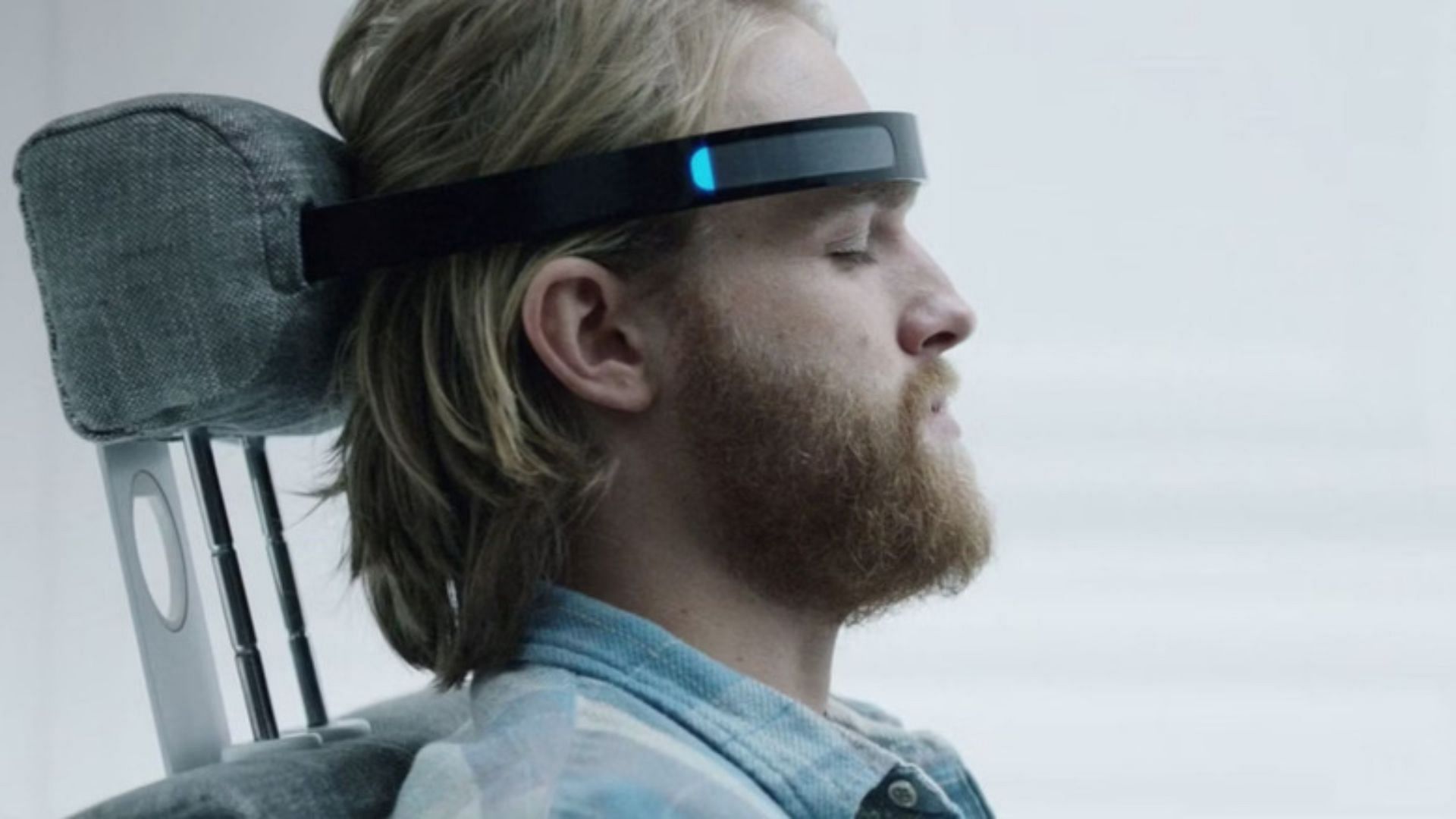 An American (Wyatt Russell) joins an augmented reality game in London (Image via Netflix)