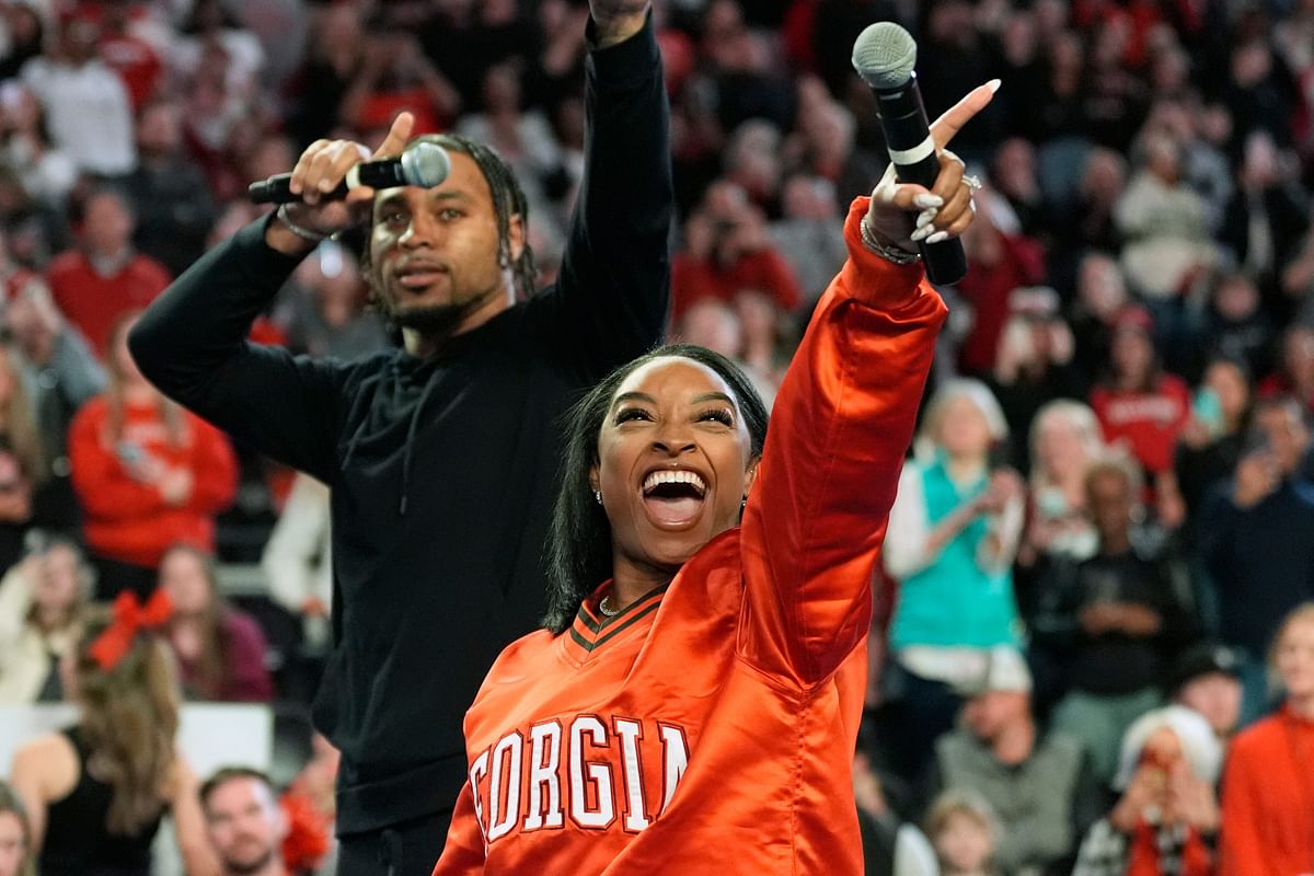 Simone Biles drops a 2-word message enjoying night out with Jonathan Owens