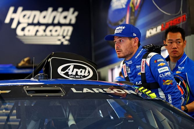 Early trouble for Kyle Larson as he crashes and suffers heavy damage in the Cup Series race at Darlington