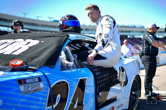 Watch: Razor-thin pit stop move between Denny Hamlin and William Byron that made all the difference at Darlington