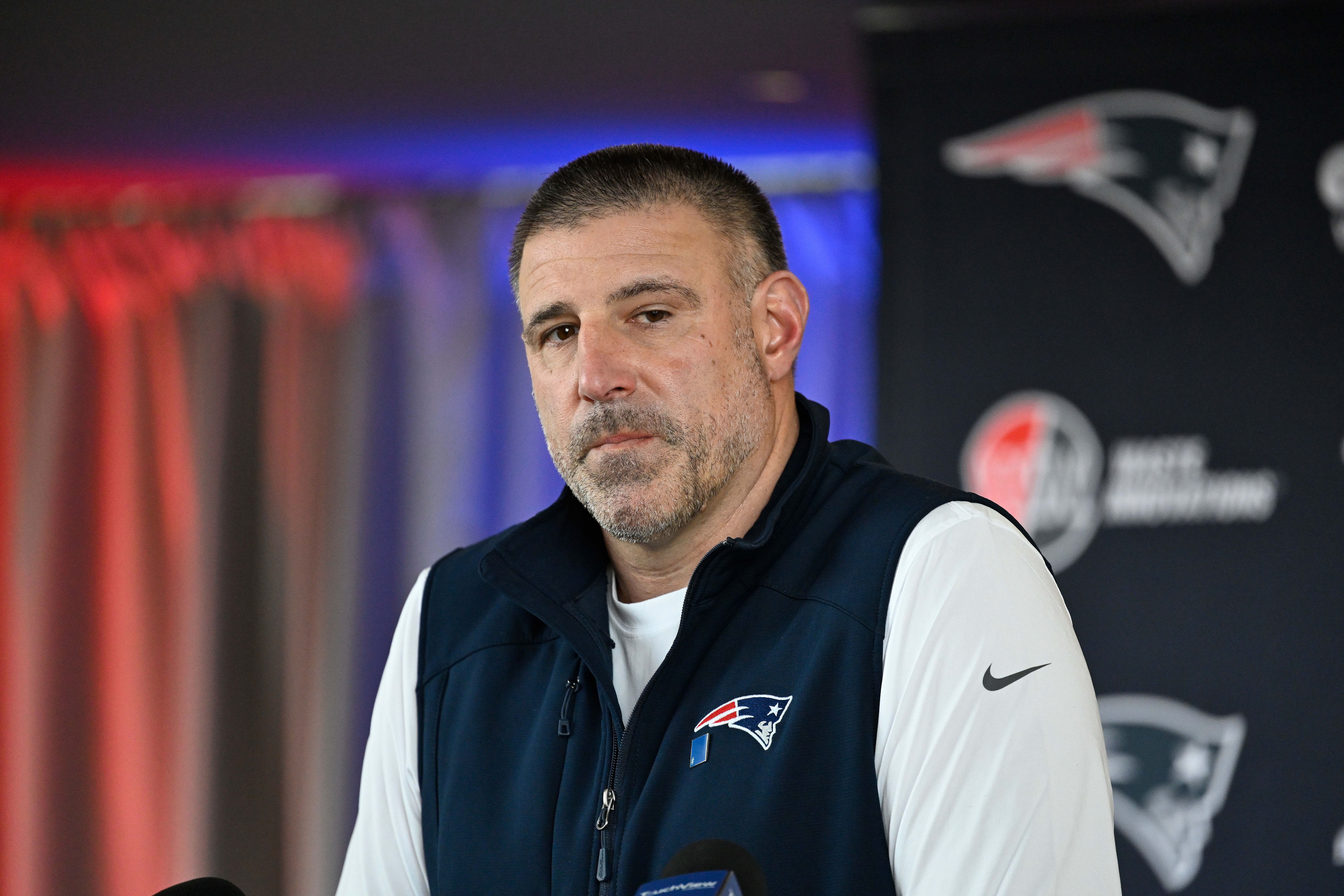 Mike Vrabel during a New England Patriots press conference. (Credits: IMAGN)