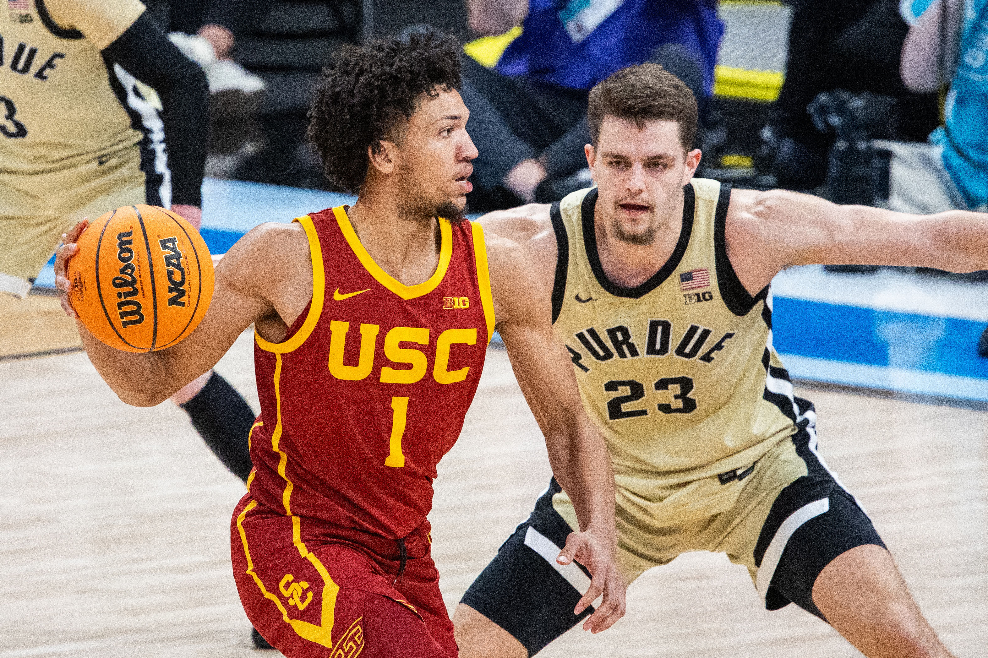 USC Trojans guard Desmond Claude (#1) passes the ball while Purdue Boilermakers forward Camden Heide (#23) defends in the second half at Gainbridge Fieldhouse. Photo: Imagn