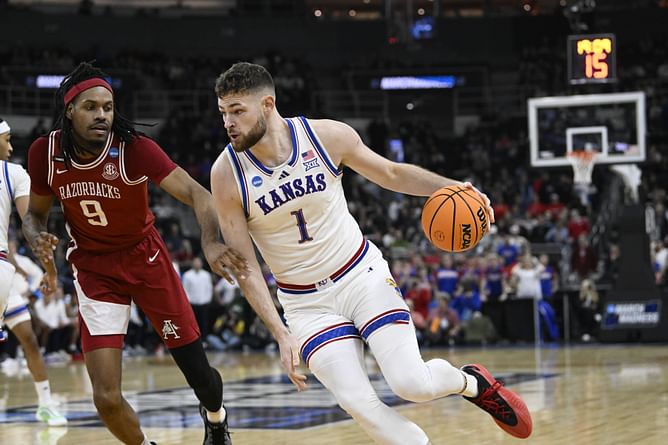 Kansas star Hunter Dickinson drops hilarious reaction to Duke's collapse vs Houston