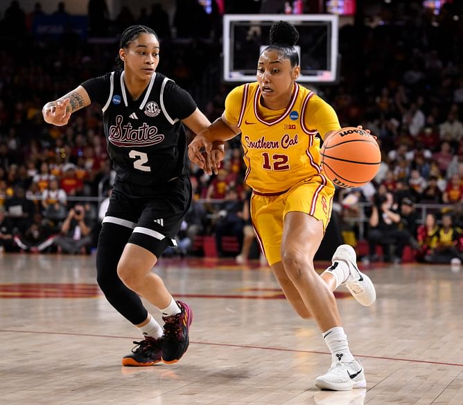 JuJu Watkins shouts out USC fans in heartwarming Wooden Award acceptance speech